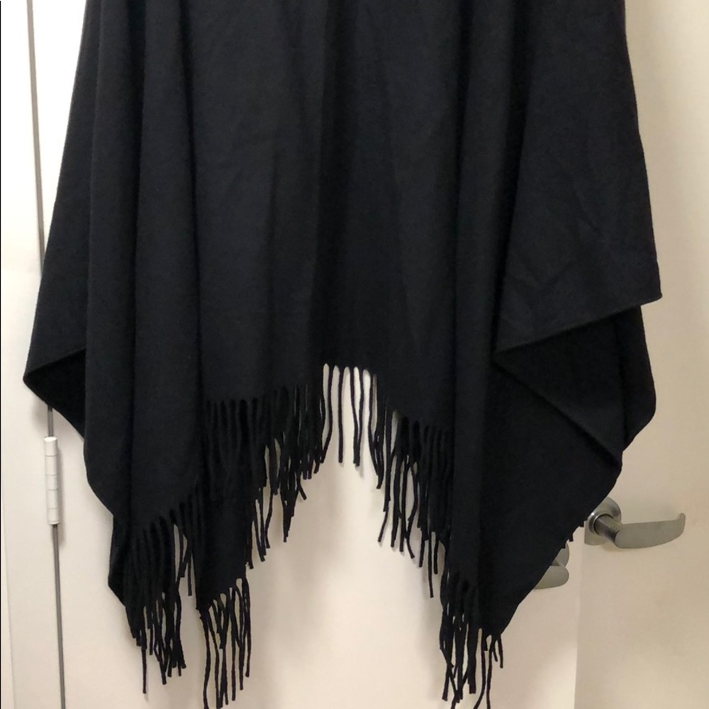 SOLD!!! PENDLETON 100% Wool Fringed Wrap - Picture 5 of 5